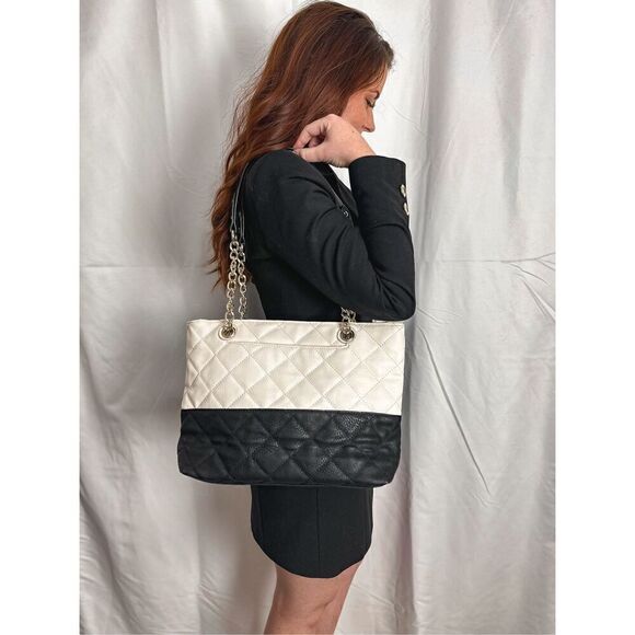 Largeāblackāandāwhiteāpurse - Picture 3 of 8